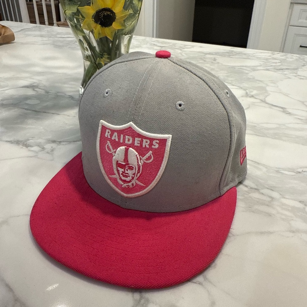 New Era Raiders Fitted Cap - Gray and Pink. Breast Cancer Awareness sz 7 1/4